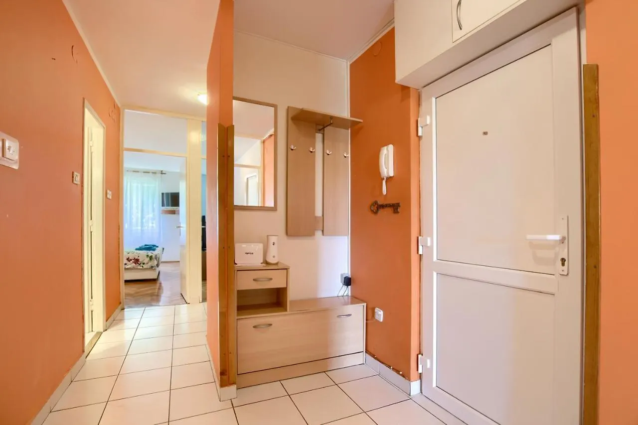 Apartment Stefan Pula 0*,