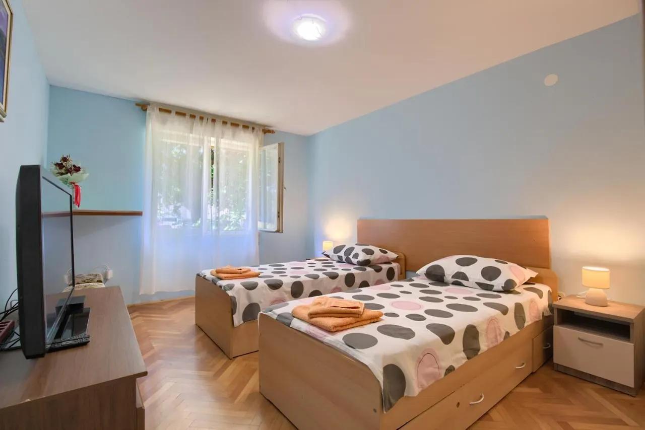 Apartment Stefan Pula 0*,  Croatia
